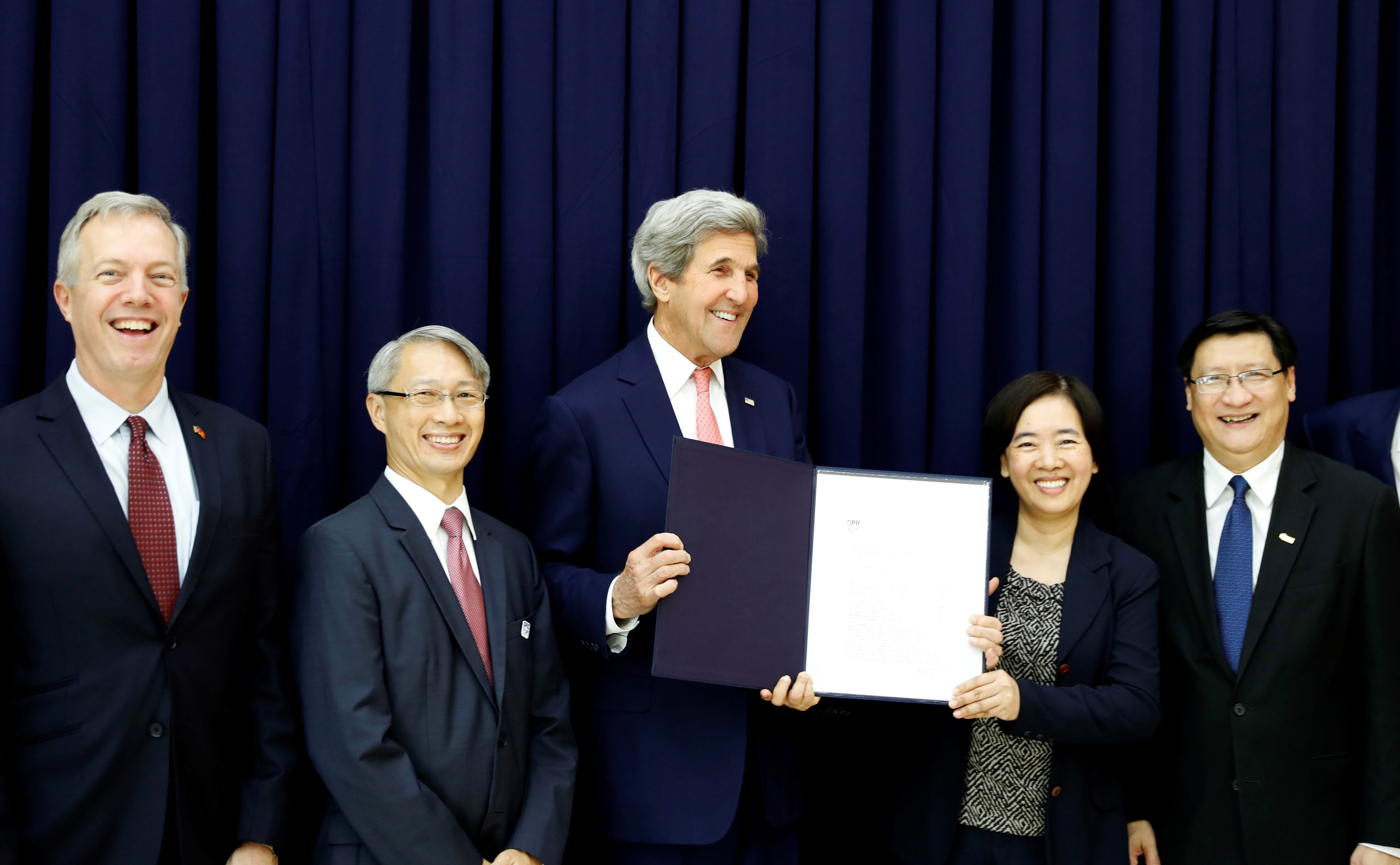 U.S. sends trainer aircraft to Vietnam in biggest arms deal