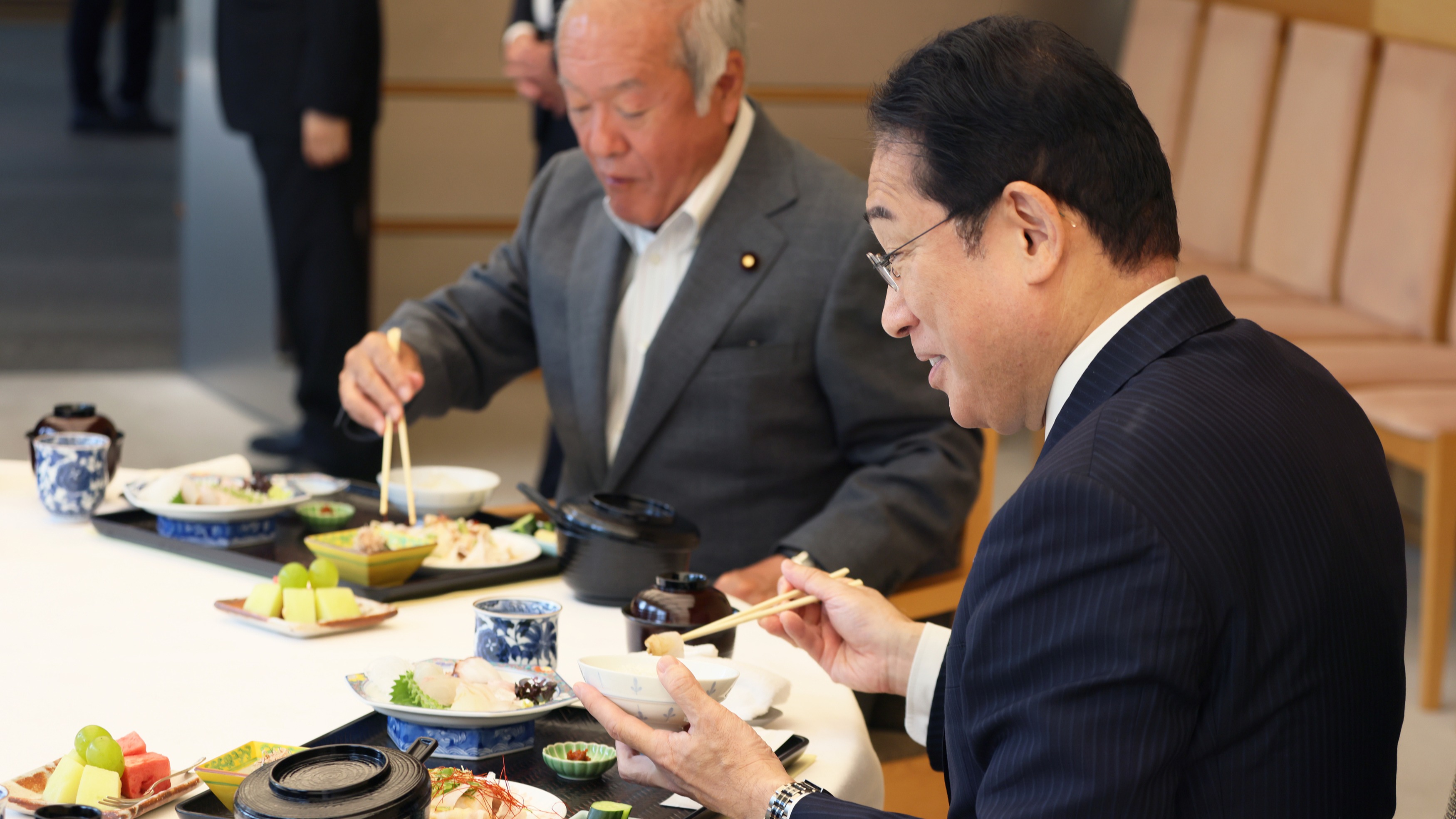 Japan PM, ministers eat Fukushima seafood to dispel concerns - Nikkei Asia