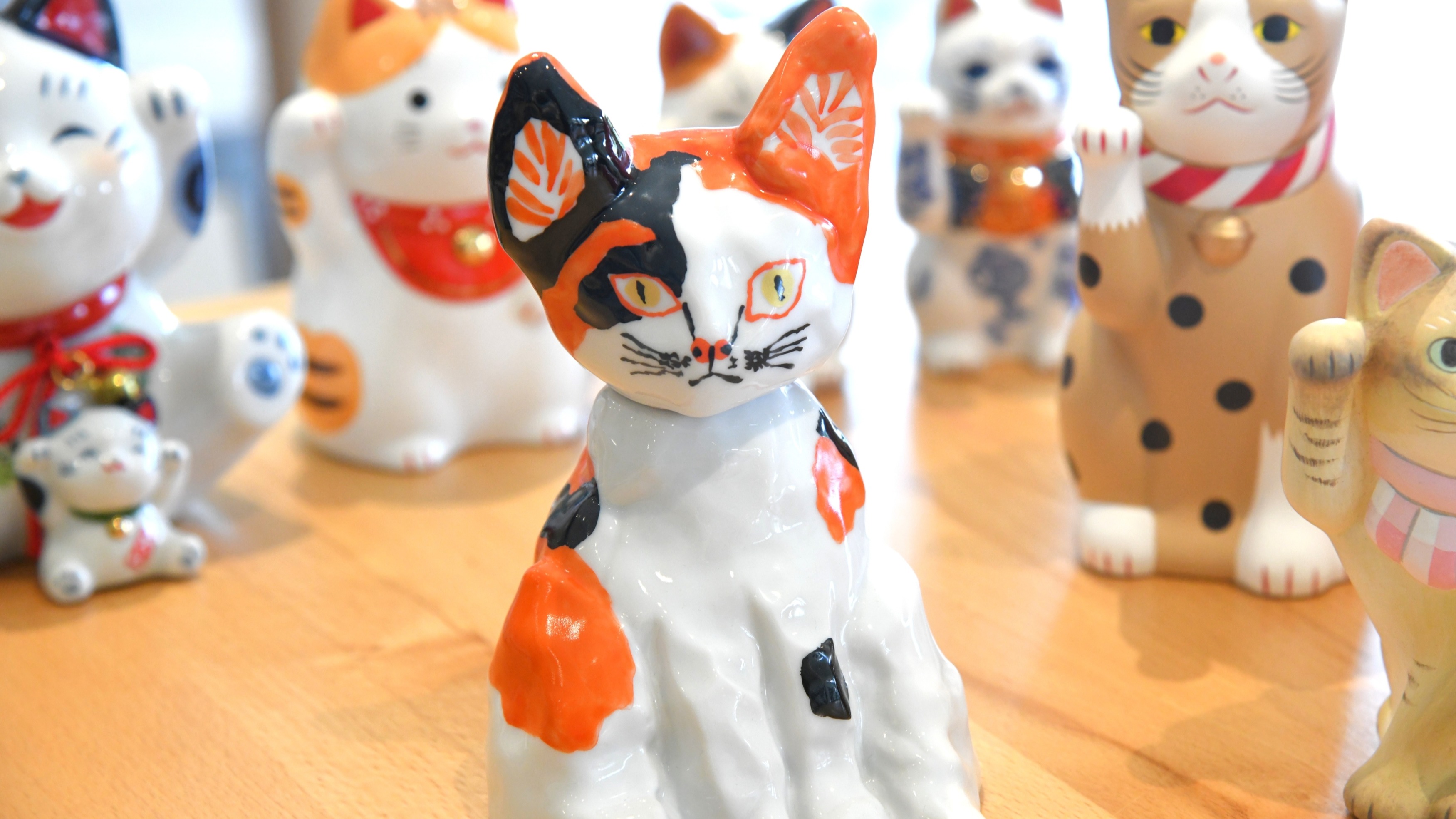 ☆入手困難！美品！2024年『草むらで遊ぶ子猫』1 オンス 銀貨 ラミネート入 入手困難 美品 2024年 Catsシリーズ『森の奥の草むらで遊ぶ2匹の
