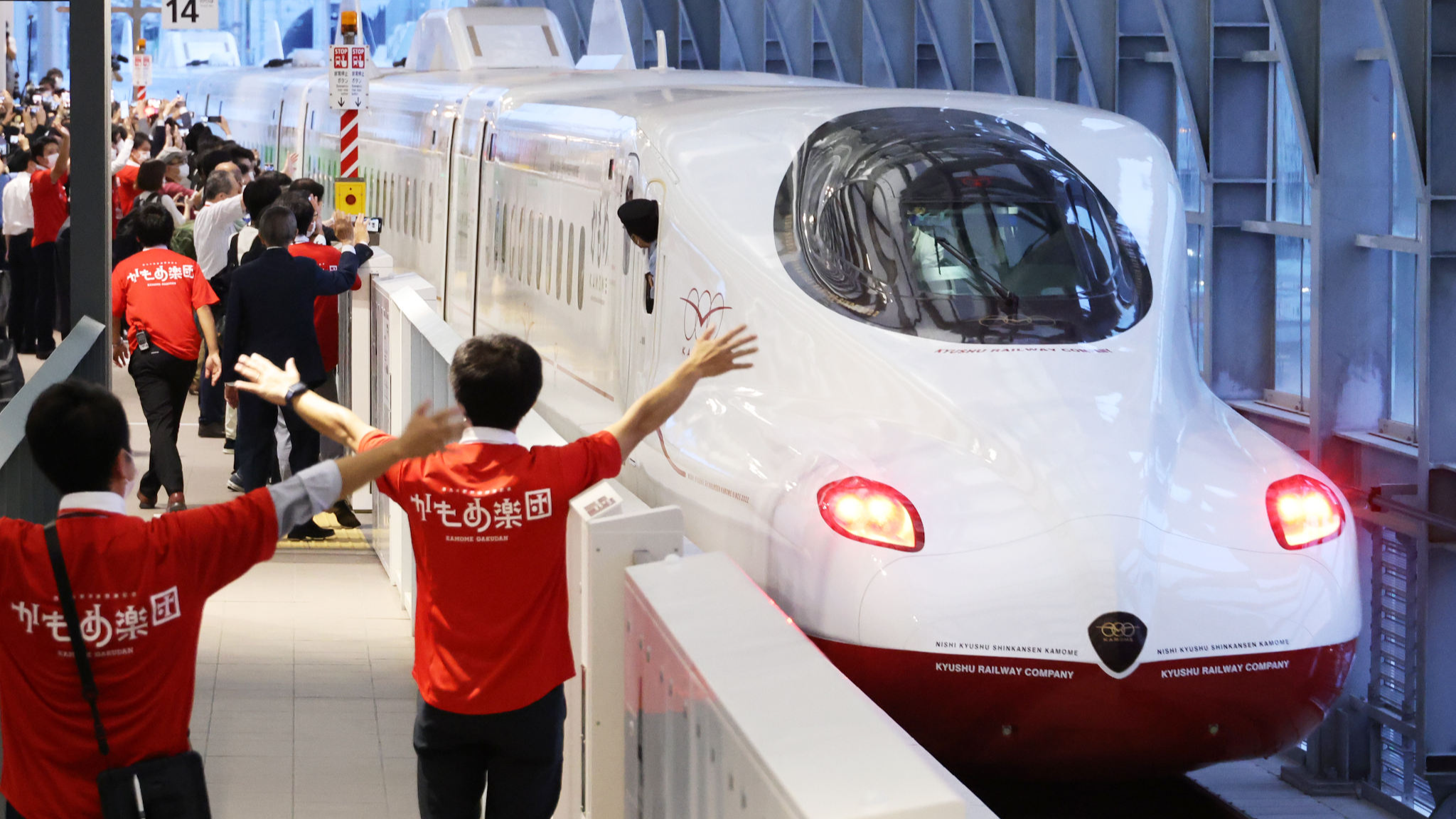 セール！　洋書　On the Bullet Train with …　日本文化論 How This Train Changed The World - YouTube