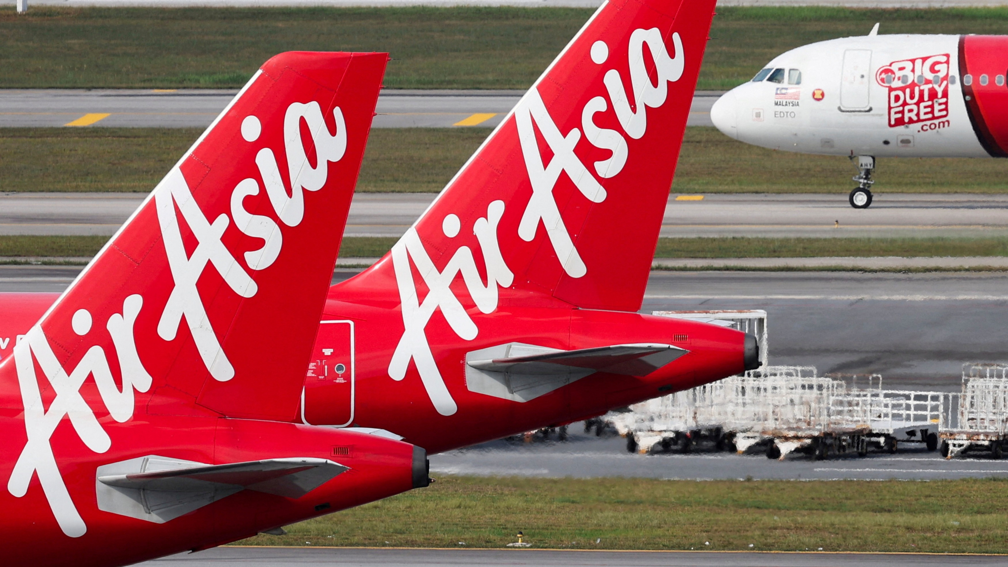 航空機・ヘリコプター AirAsia Airbus A330 POP Paper-Craft Interest group - The first in line for the A330
