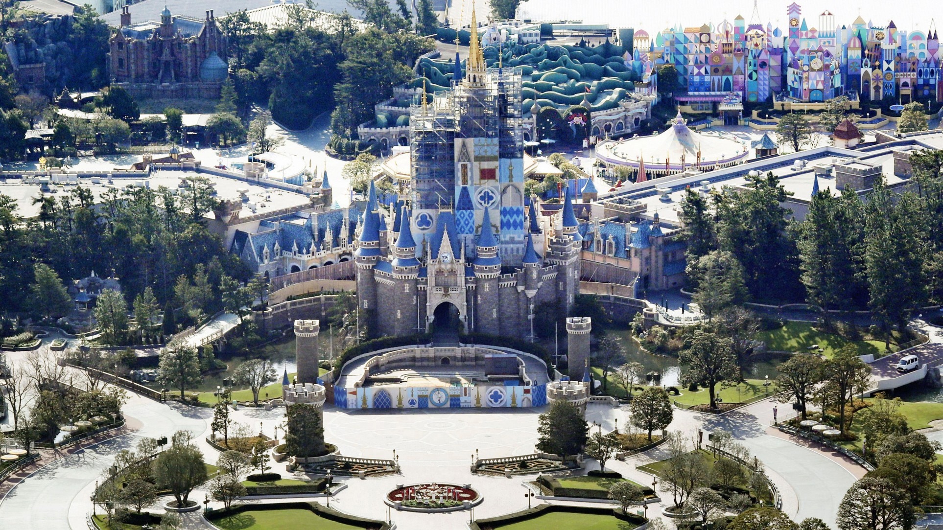 Tokyo Disney Resort to extend entry caps into next year - Nikkei Asia